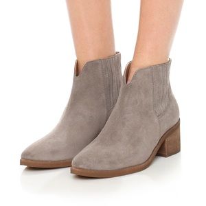 Hardly worn Madewell Iris Suede Chelsea Booties